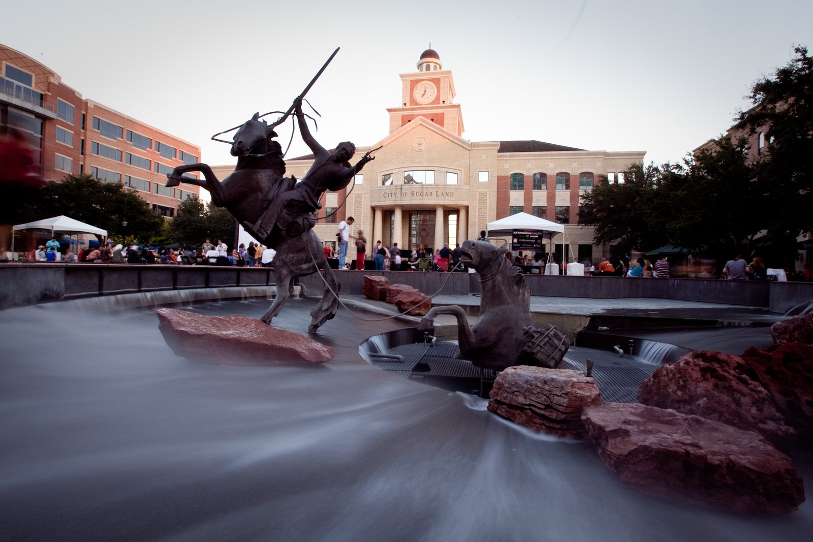 Fountain and Sugar Land City Hall at Sugar Land Town Square
